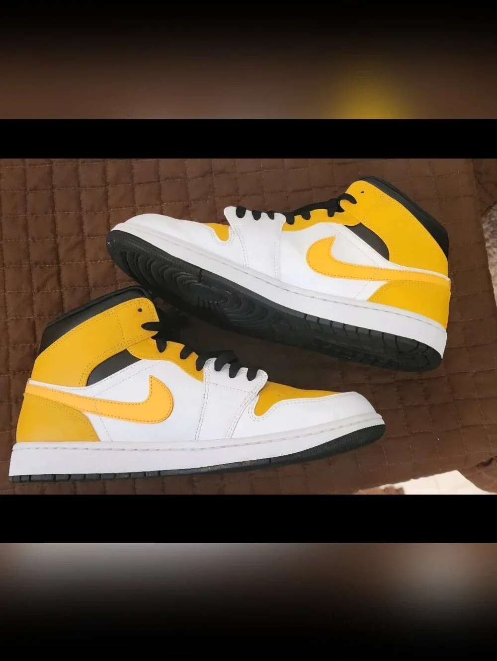 Air Jordan 1 Mid University Gold White Black Men’s 10 554724-170 Sneakers